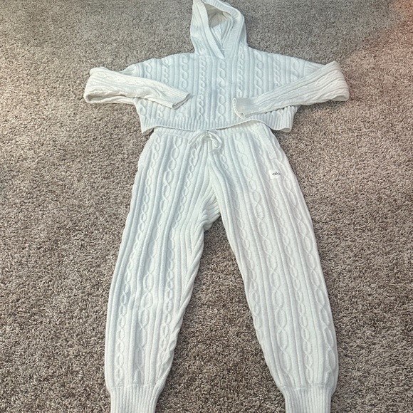 ALO Yoga Winter Bliss Hoodie & Pants Set Ivory - Picture 2 of 15
